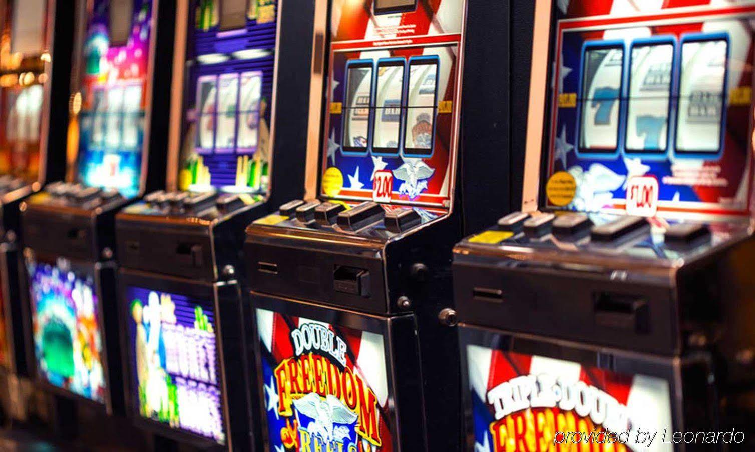 Apache Casino Hotel Лоутън Екстериор снимка